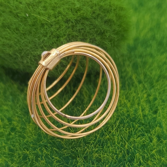 Elegant Gold Tone Wire Pendant P313 - Picture 1 of 3